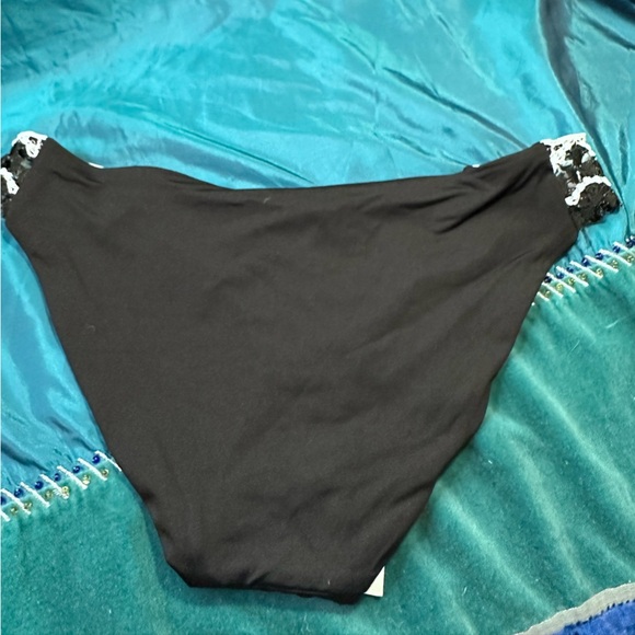 BECCA Bikini Bottom Women’s Small Avery Crochet Tab Side Hipster Swim Black S/P - Picture 9 of 14